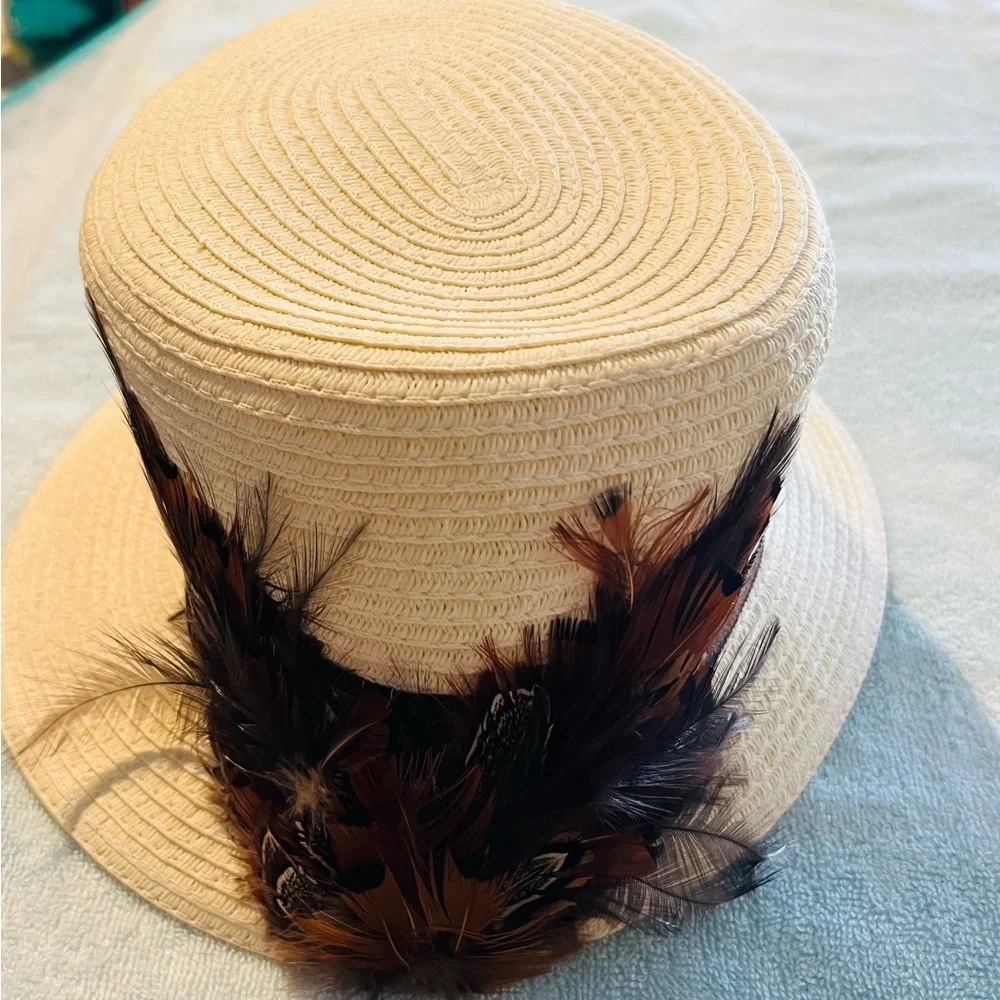 Antonio Melani Straw Hat, Feathers, Brown ribbon band. - Picture 5 of 9